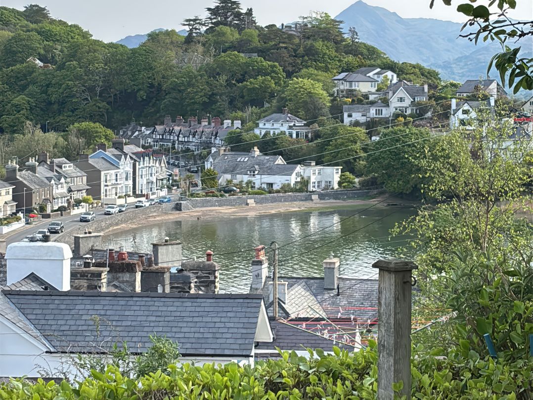 Maenllwyd