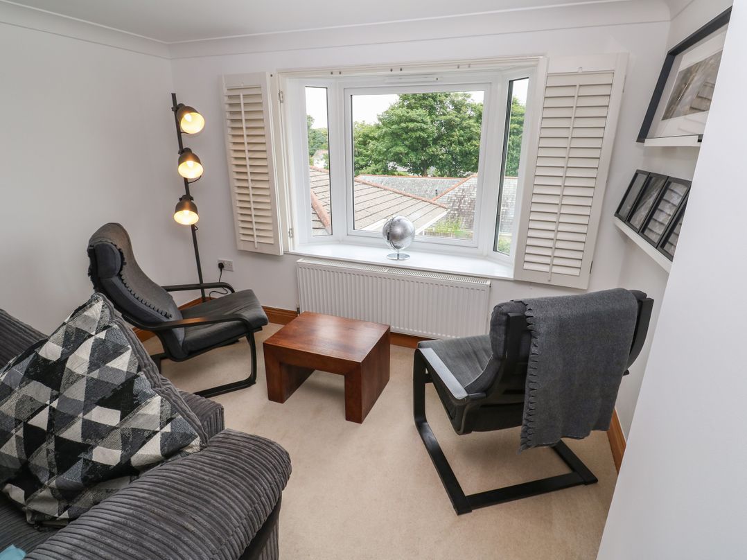 8 Manor Close