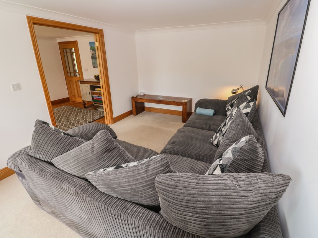 8 Manor Close
