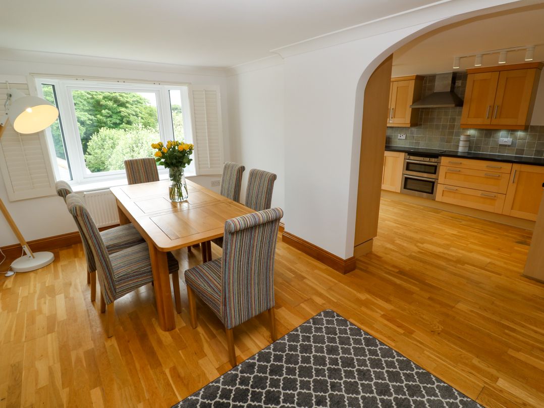 8 Manor Close