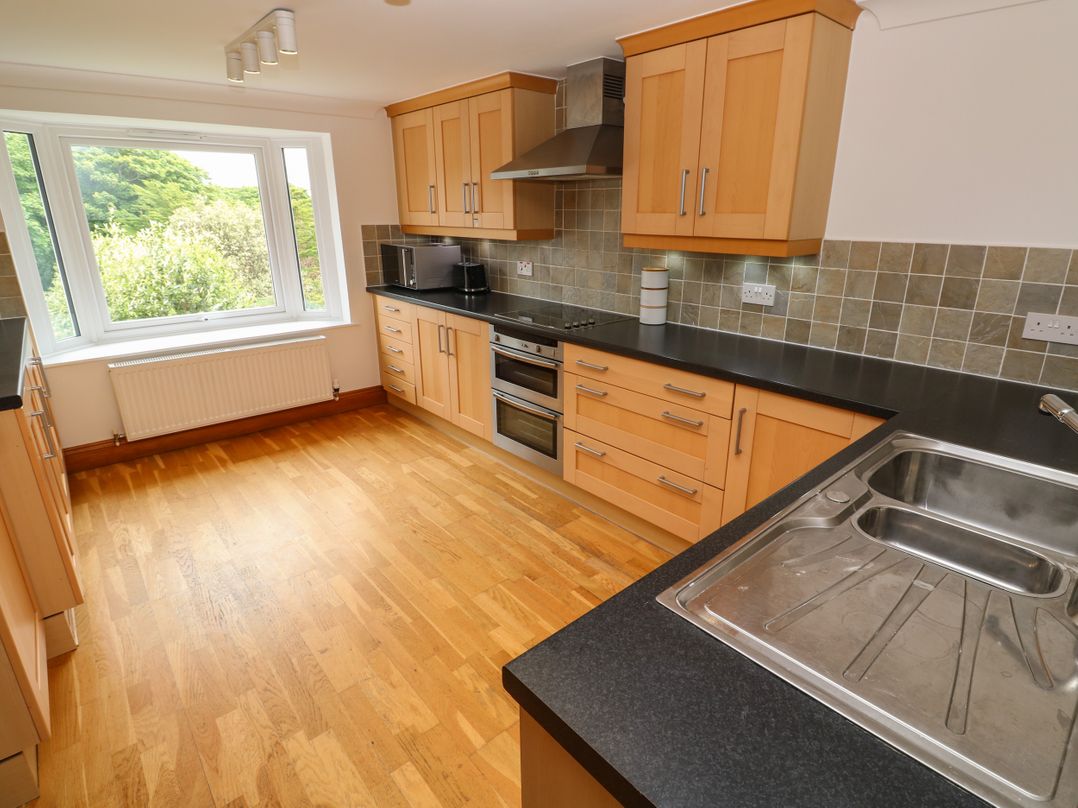 8 Manor Close