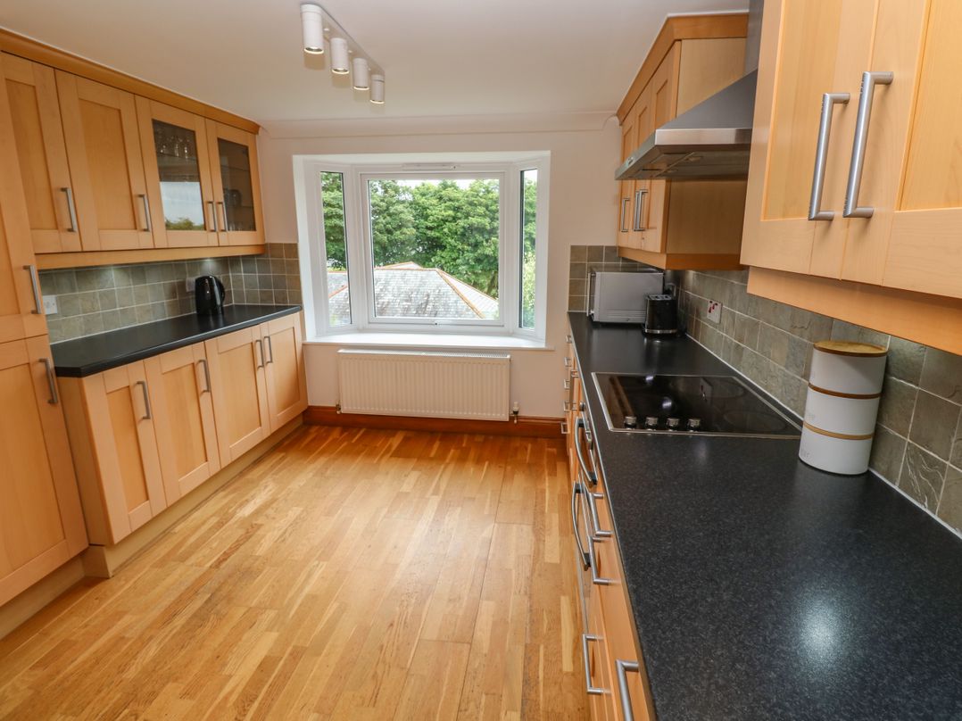 8 Manor Close