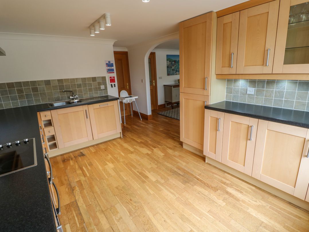 8 Manor Close