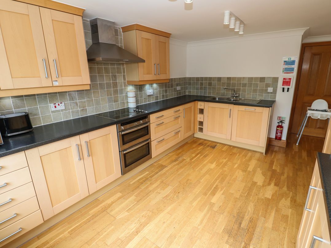 8 Manor Close