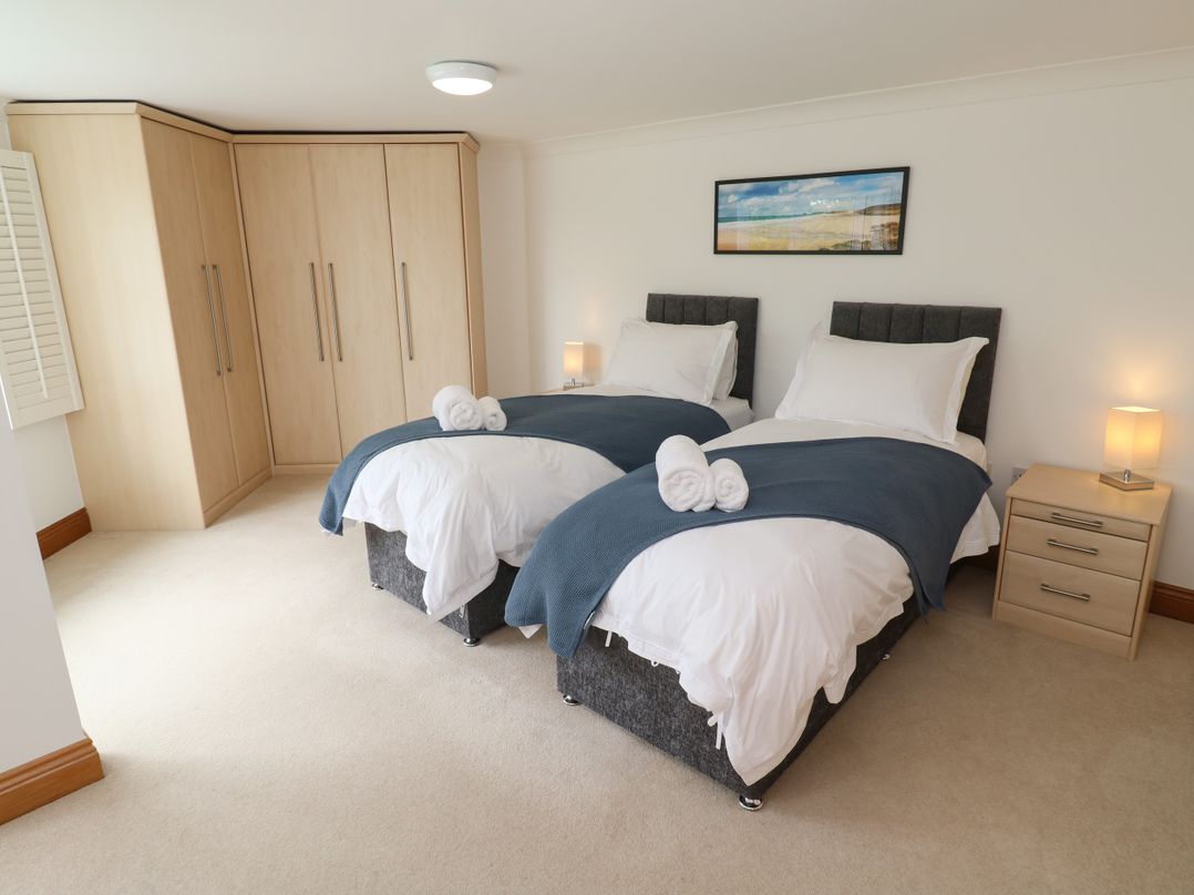 8 Manor Close