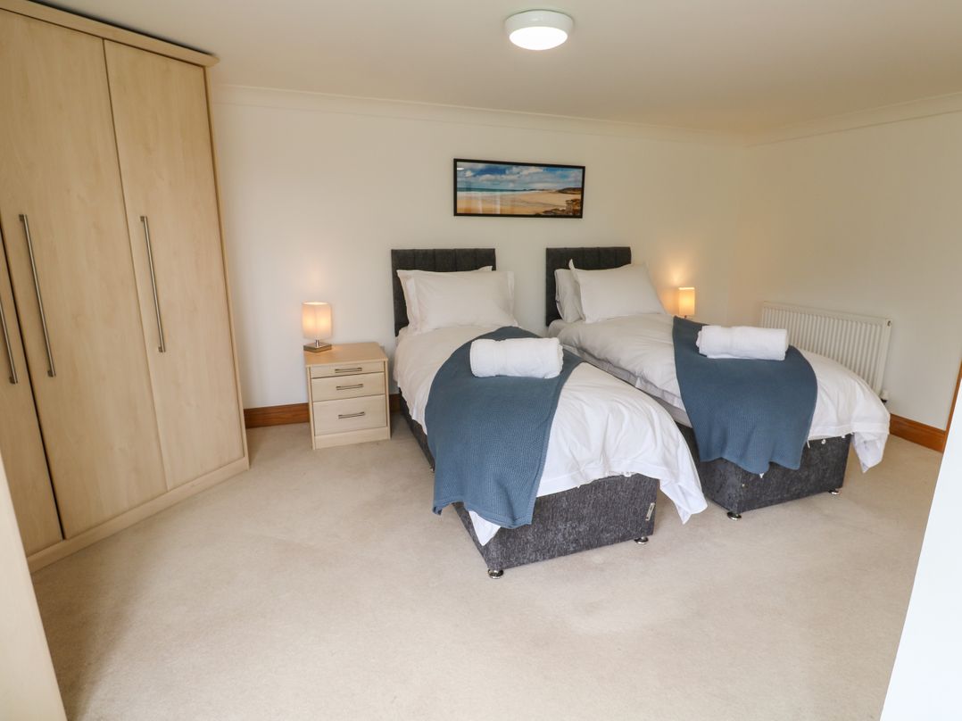 8 Manor Close