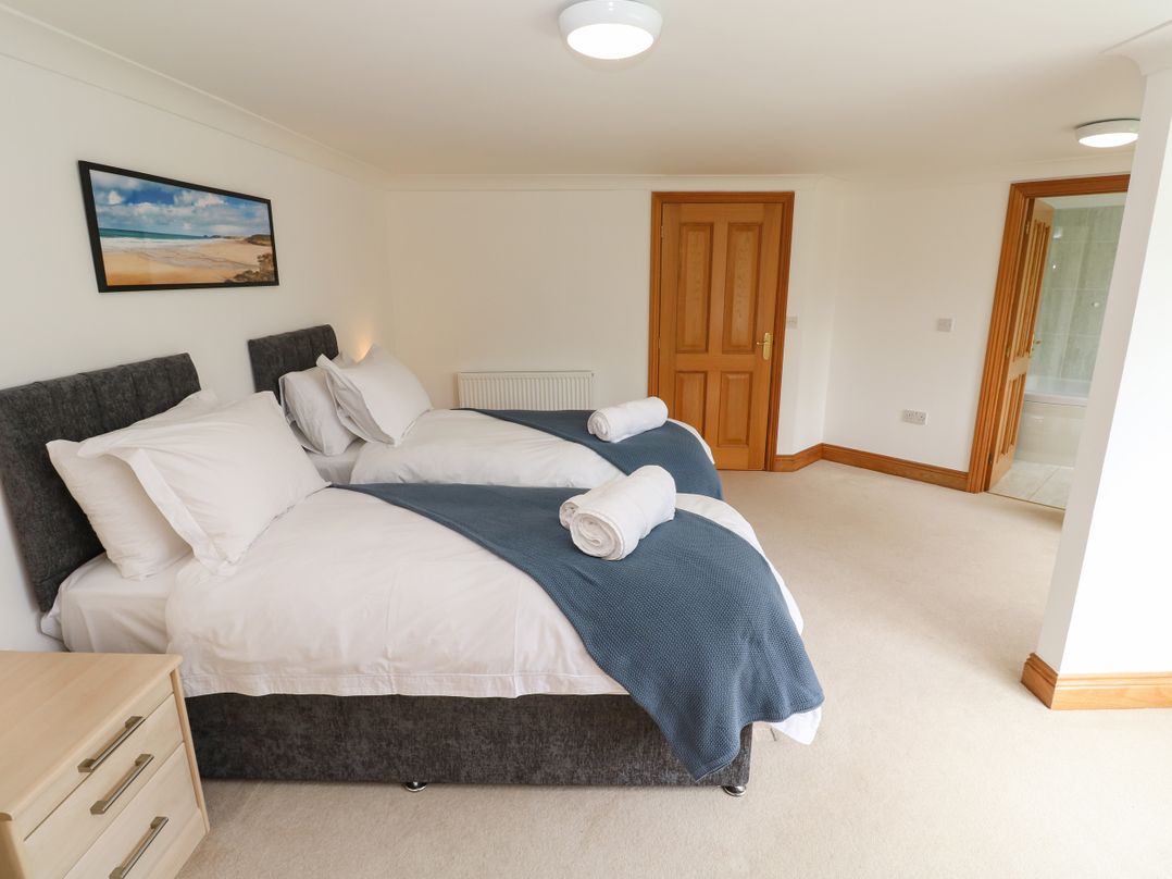 8 Manor Close