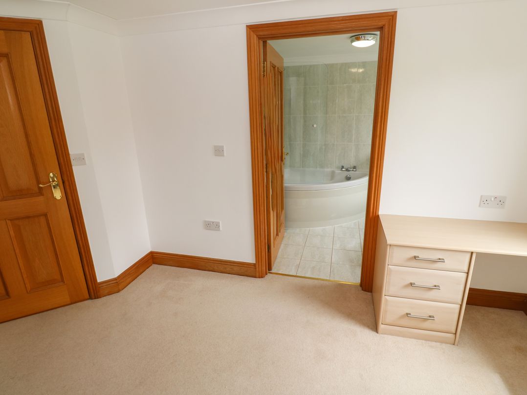 8 Manor Close