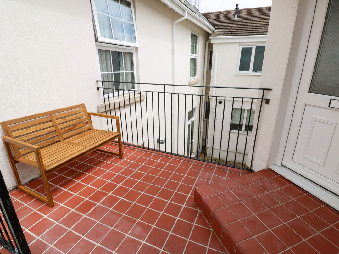 8 Manor Close