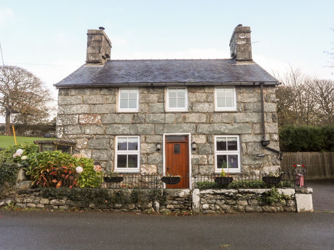 Ty'n y Clawdd