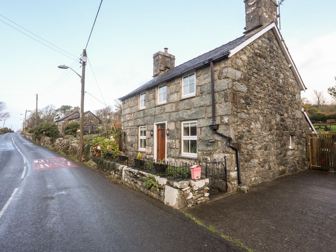 Ty'n y Clawdd