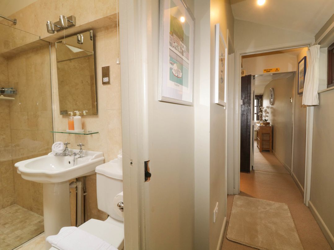 4 Trenhaile Terrace