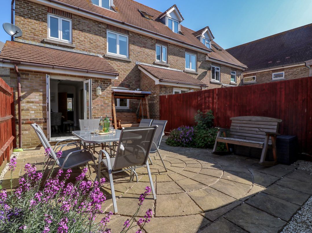 Anchors Away, Weymouth - Sleeps 6 guests