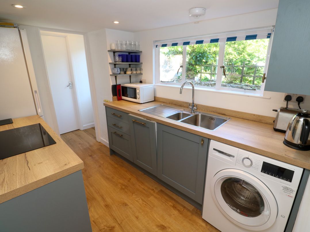 6 Bellair Road