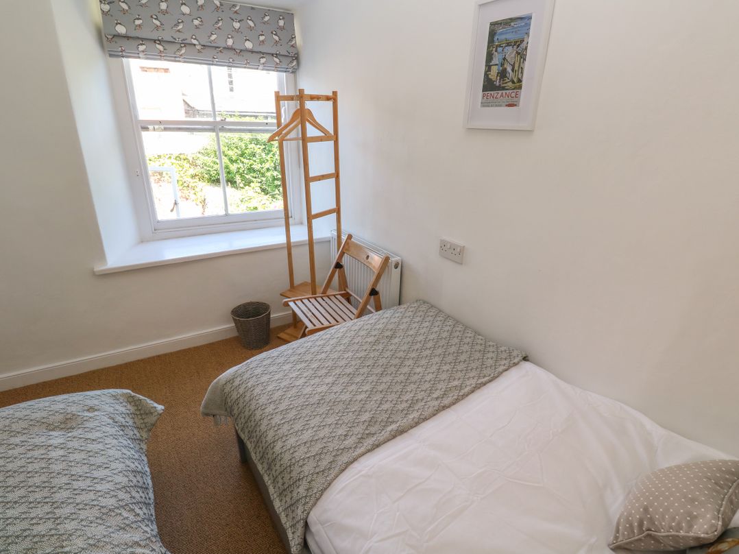 6 Bellair Road