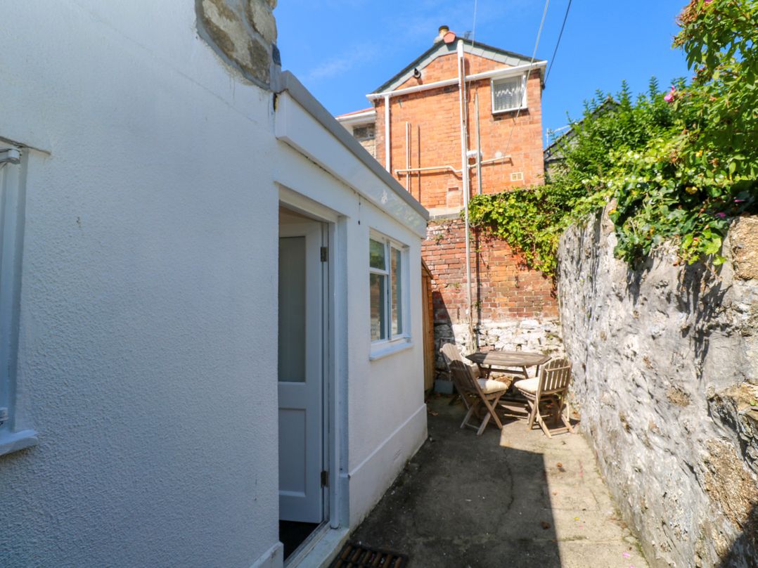 6 Bellair Road