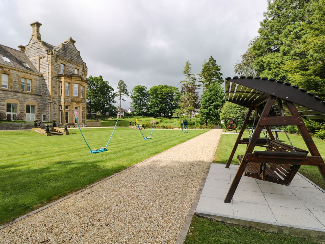 The Violet Suite Stone Cross Mansion