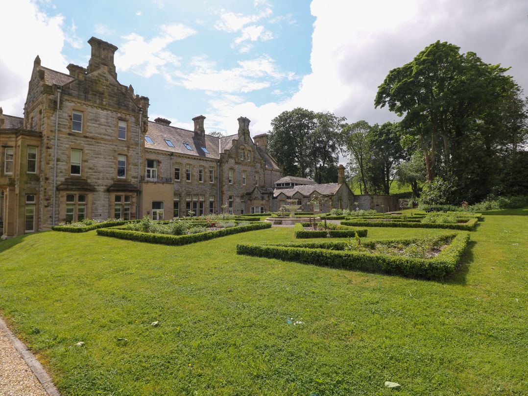 The Arthur Suite Stone Cross Mansion