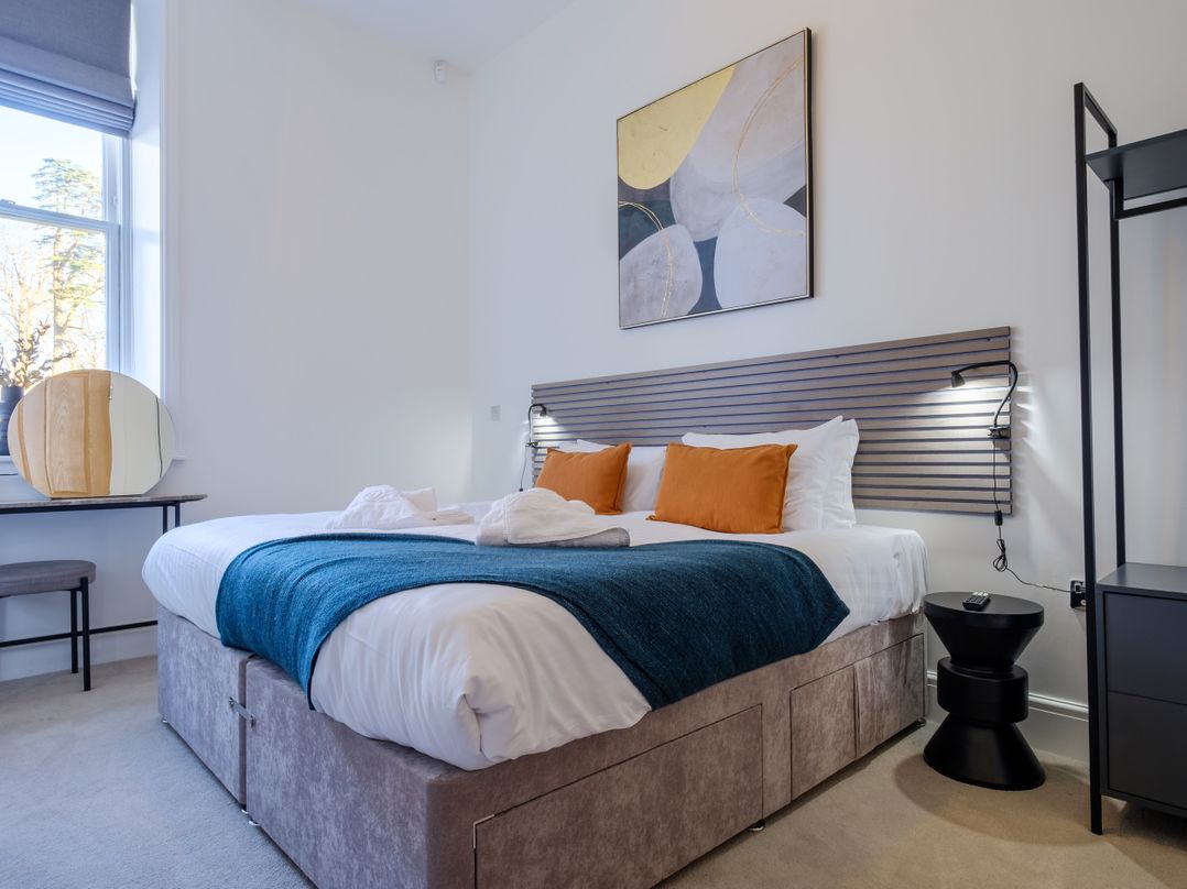 The Theobold Suite Stone Cross Mansion