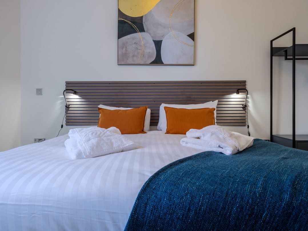 The Theobold Suite Stone Cross Mansion