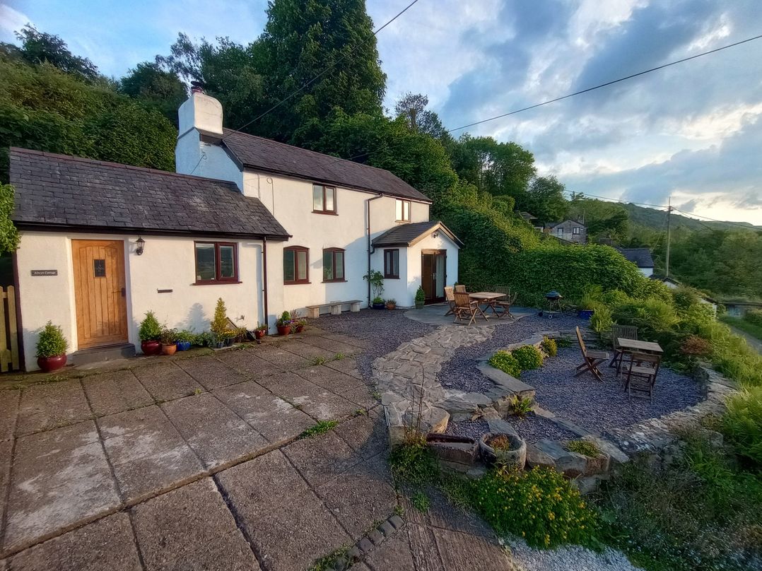 Dog friendly holiday cottage in Froncysyllte, sleeps 6