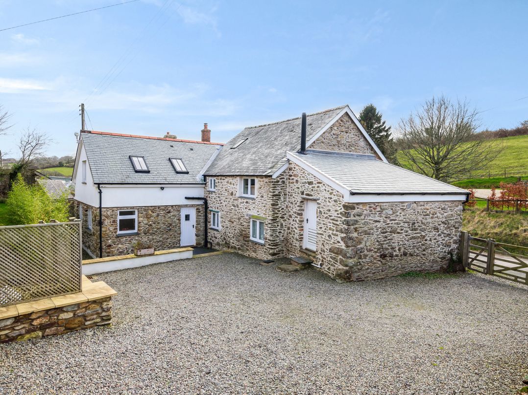 Middle Dean Farmhouse