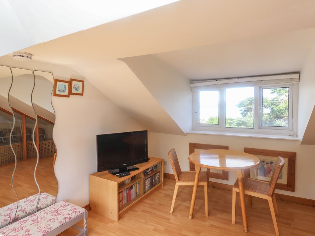2 Kersbrook Gardens