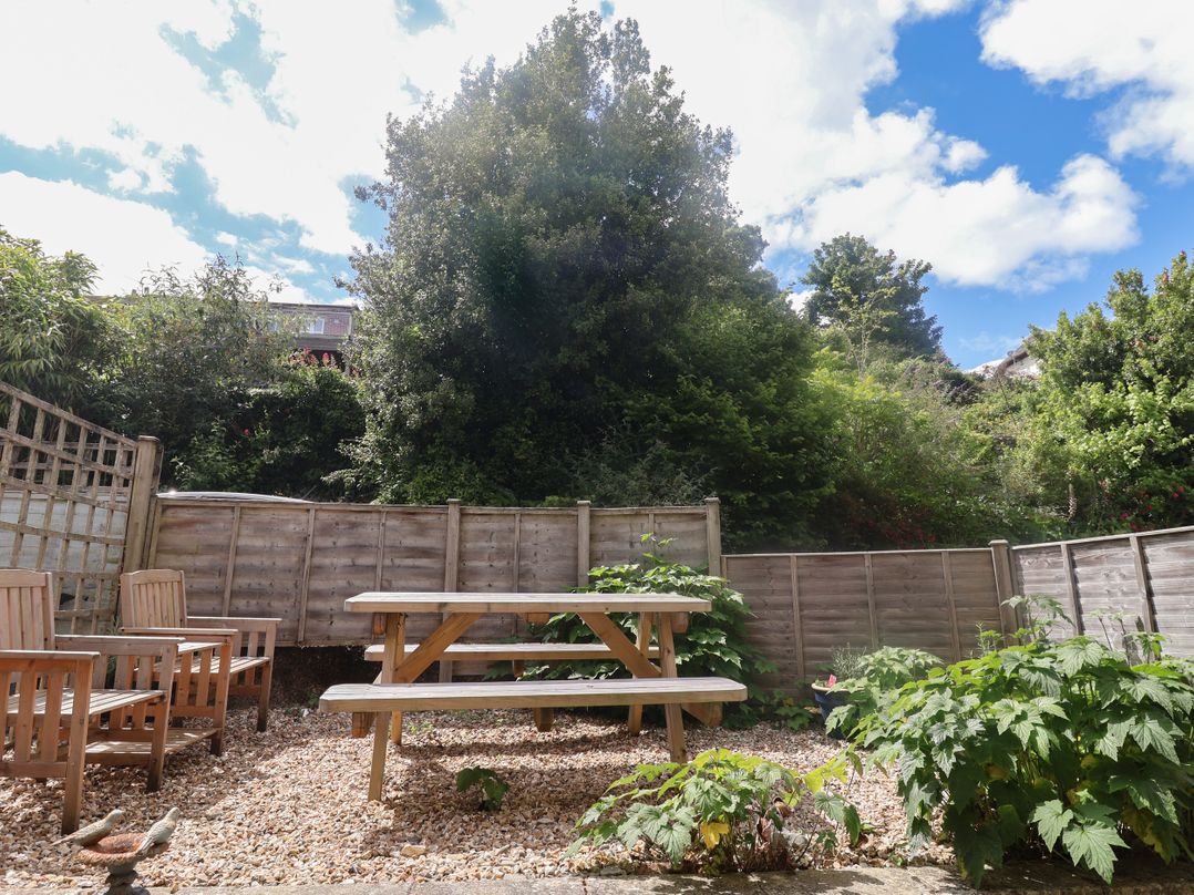 2 Kersbrook Gardens