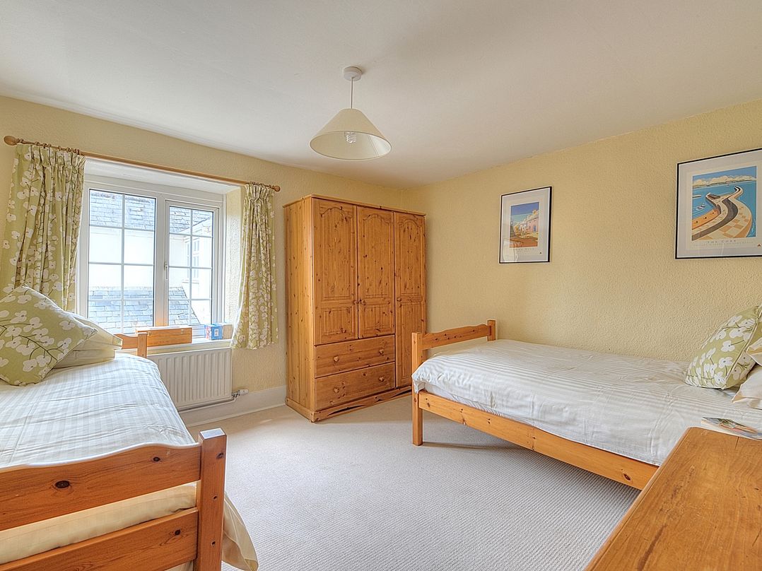4/5 Georges Square