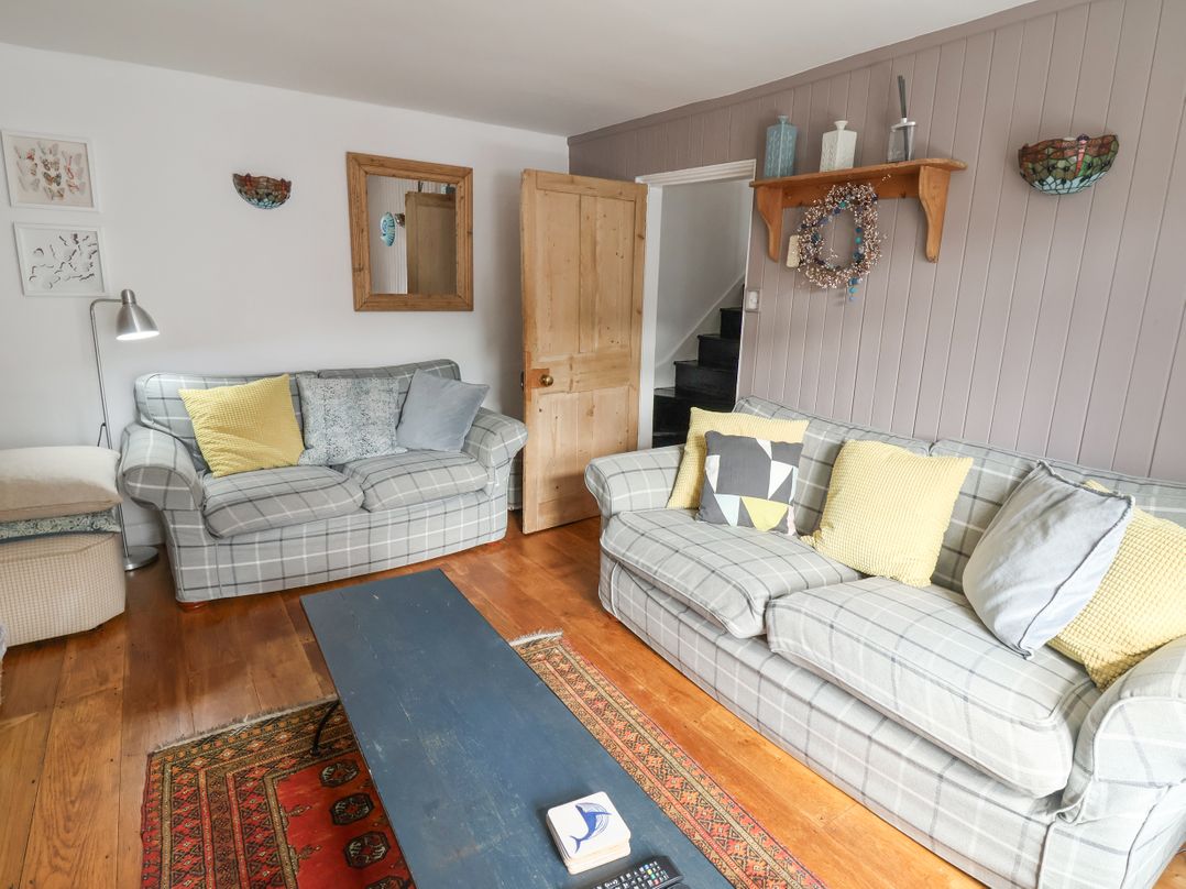 Coombe Street Cottage, Lyme Regis - Sleeps 8 guests