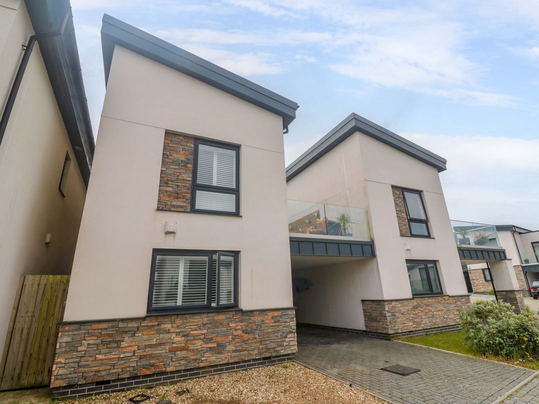 6 Chapel Rock Close