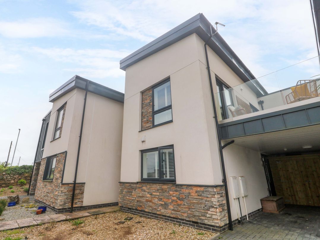 6 Chapel Rock Close