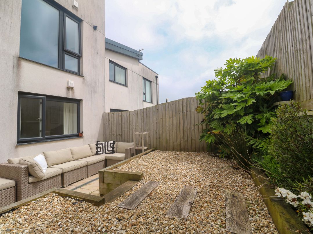 6 Chapel Rock Close