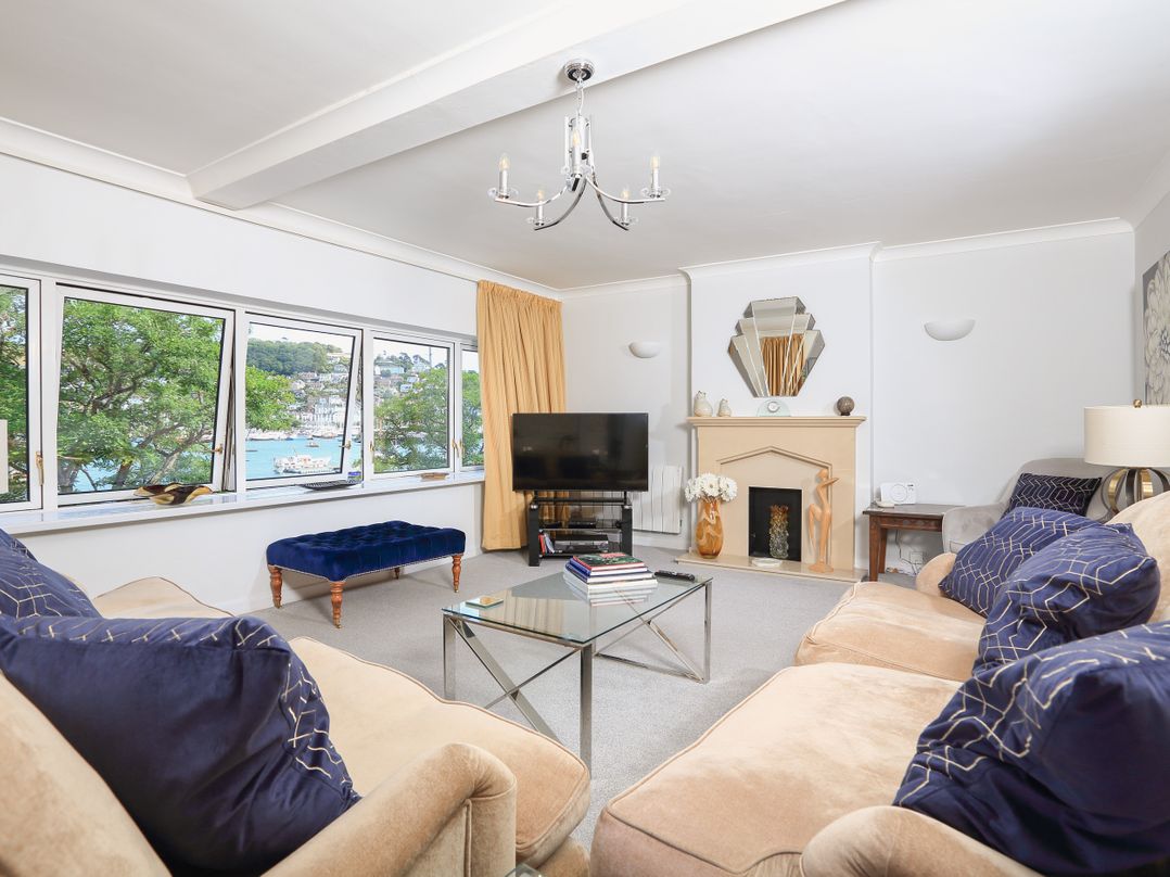 2 Lee Court
