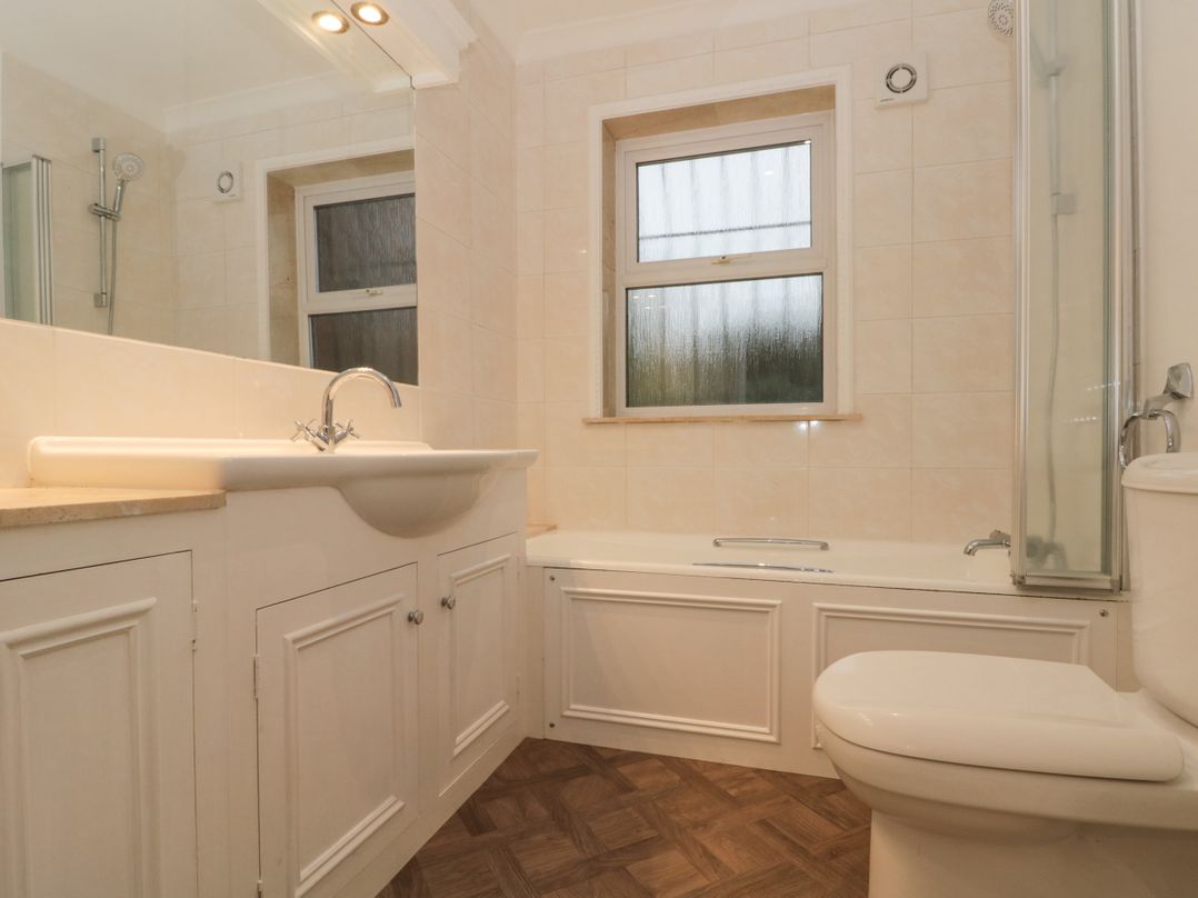 28 Manor Road