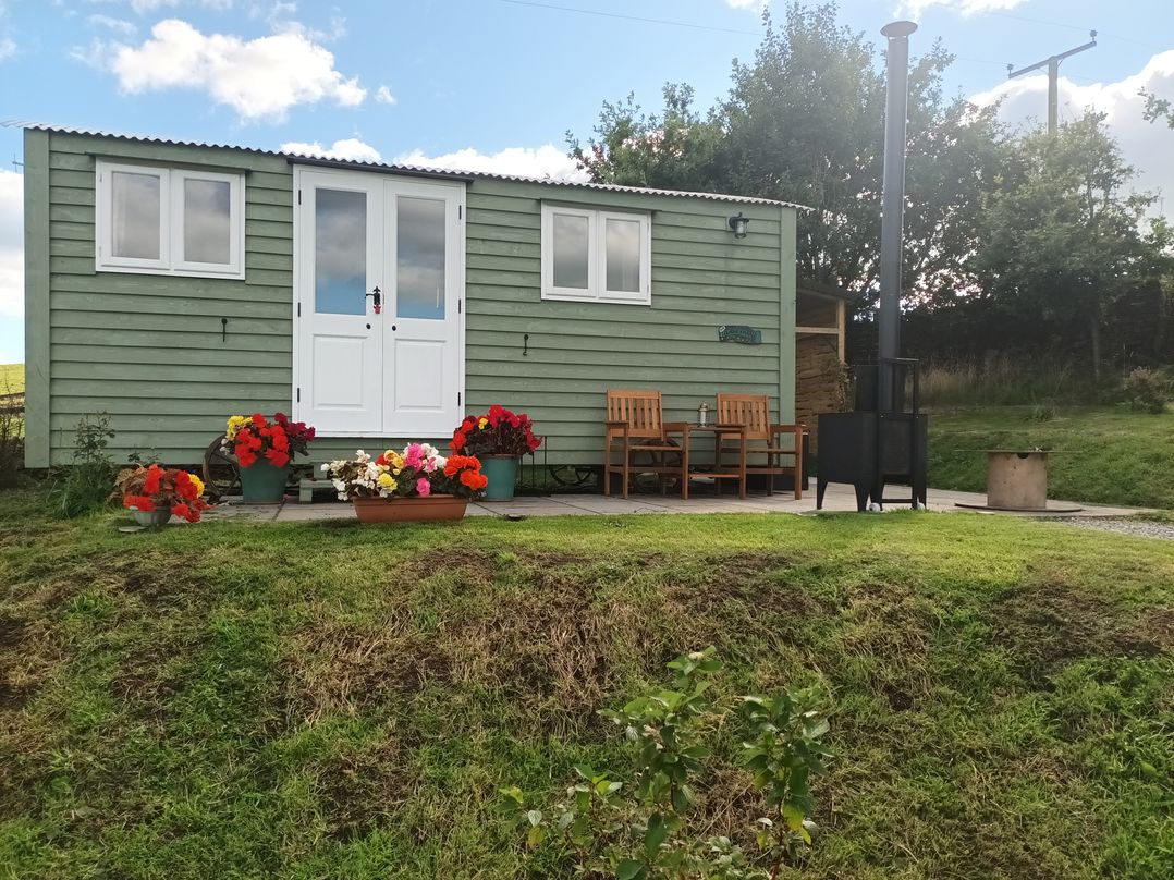 The Journeyman Luxury Shepherds Hut