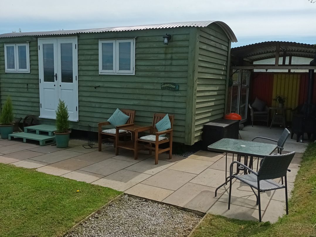 The Journeyman Luxury Shepherds Hut