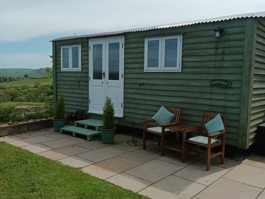 The Journeyman Luxury Shepherds Hut