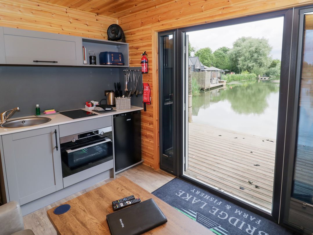 Maple Lodge at Bridge Lake Farm & Fishery