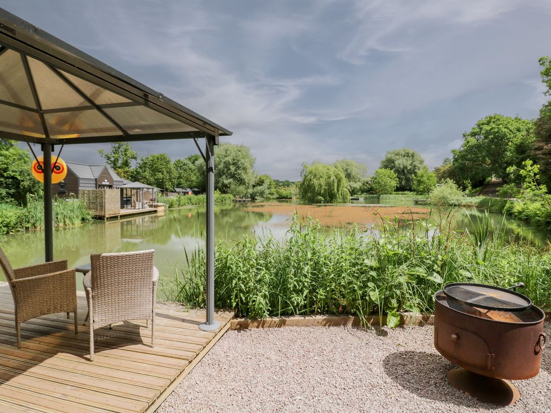 Maple Lodge at Bridge Lake Farm & Fishery