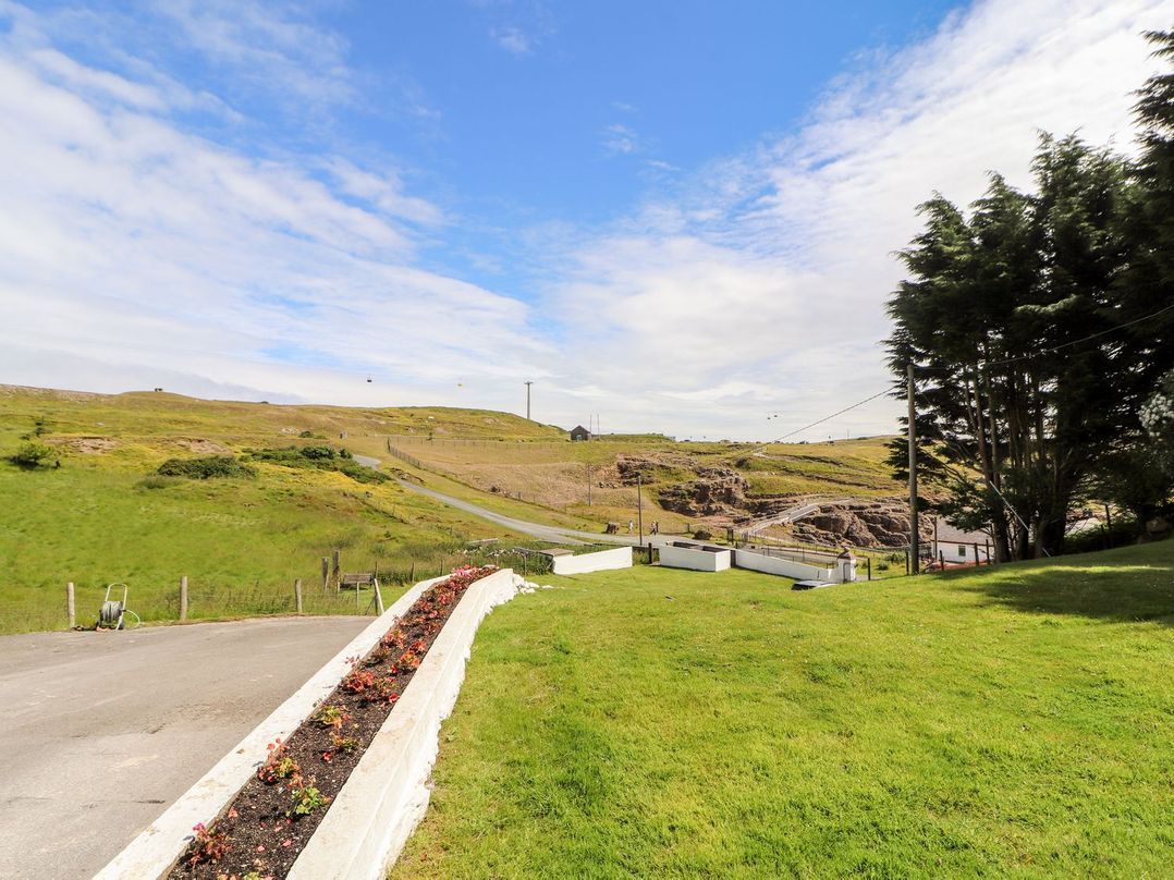 Pyllau Farm