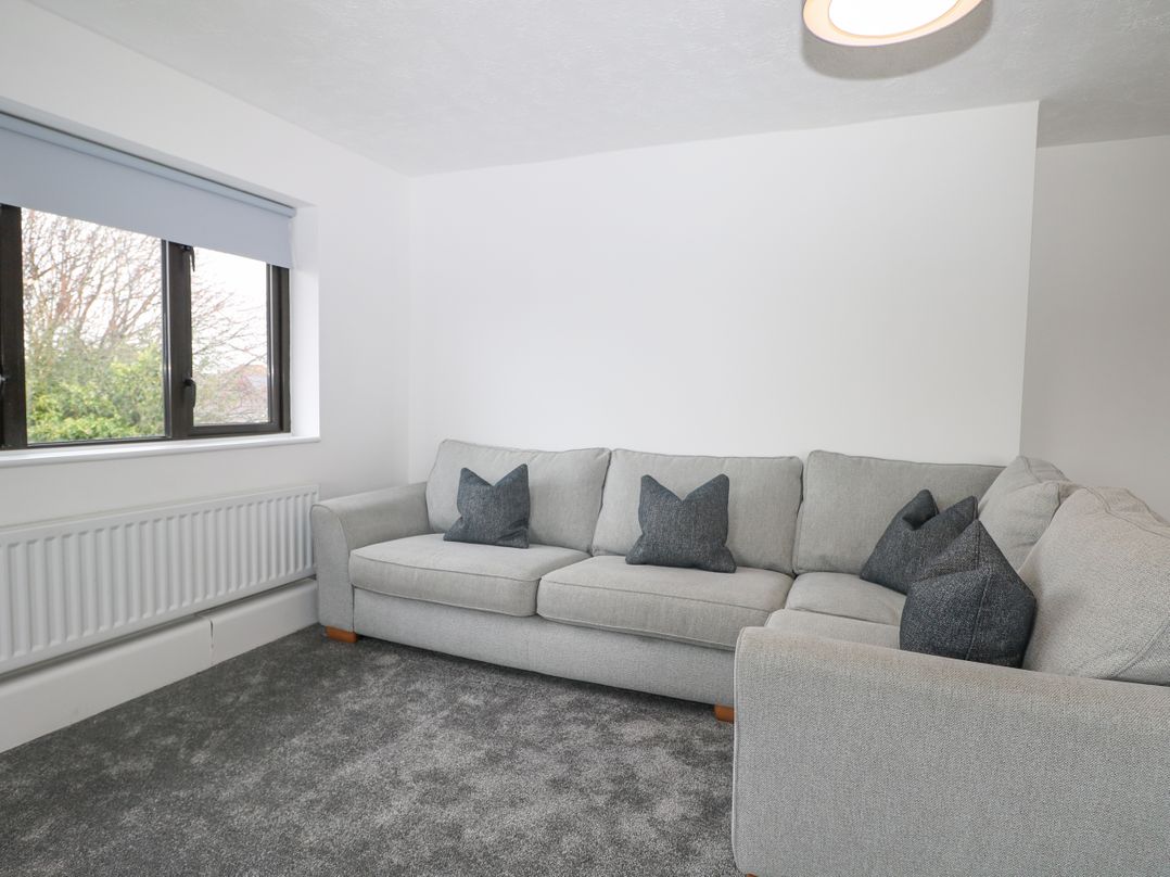 Flat 32 - Marine Court