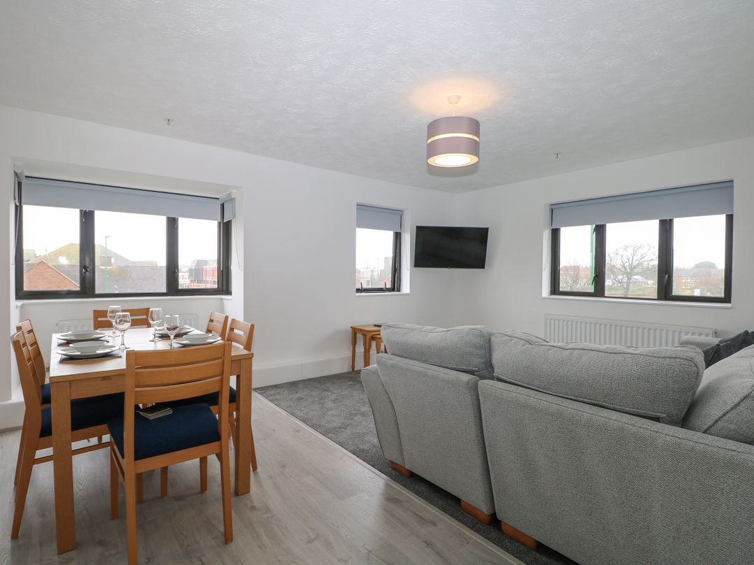 Flat 32 - Marine Court