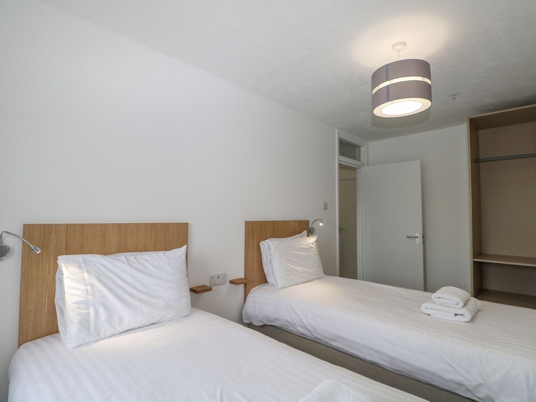 Flat 32 - Marine Court