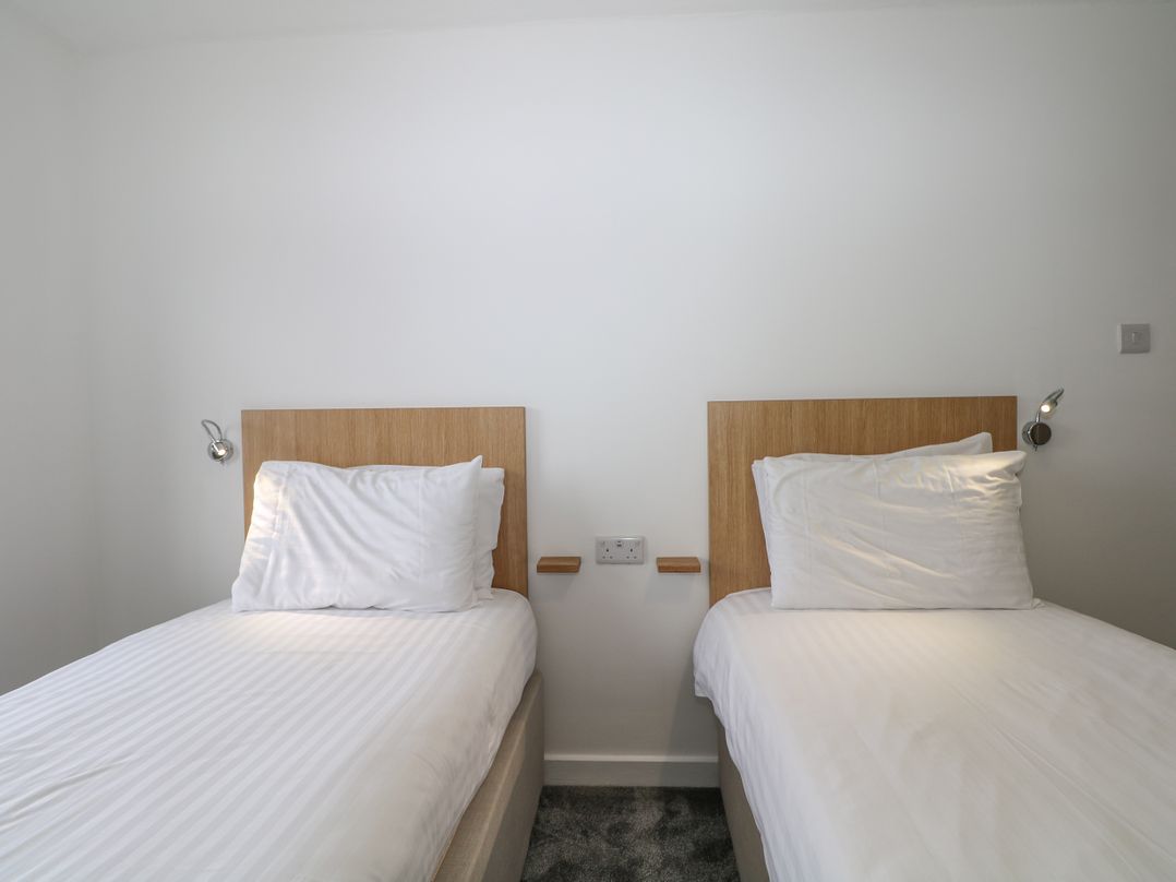 Flat 32 - Marine Court