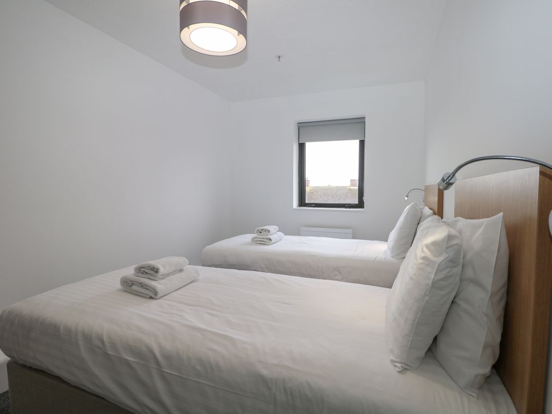 Flat 32 - Marine Court