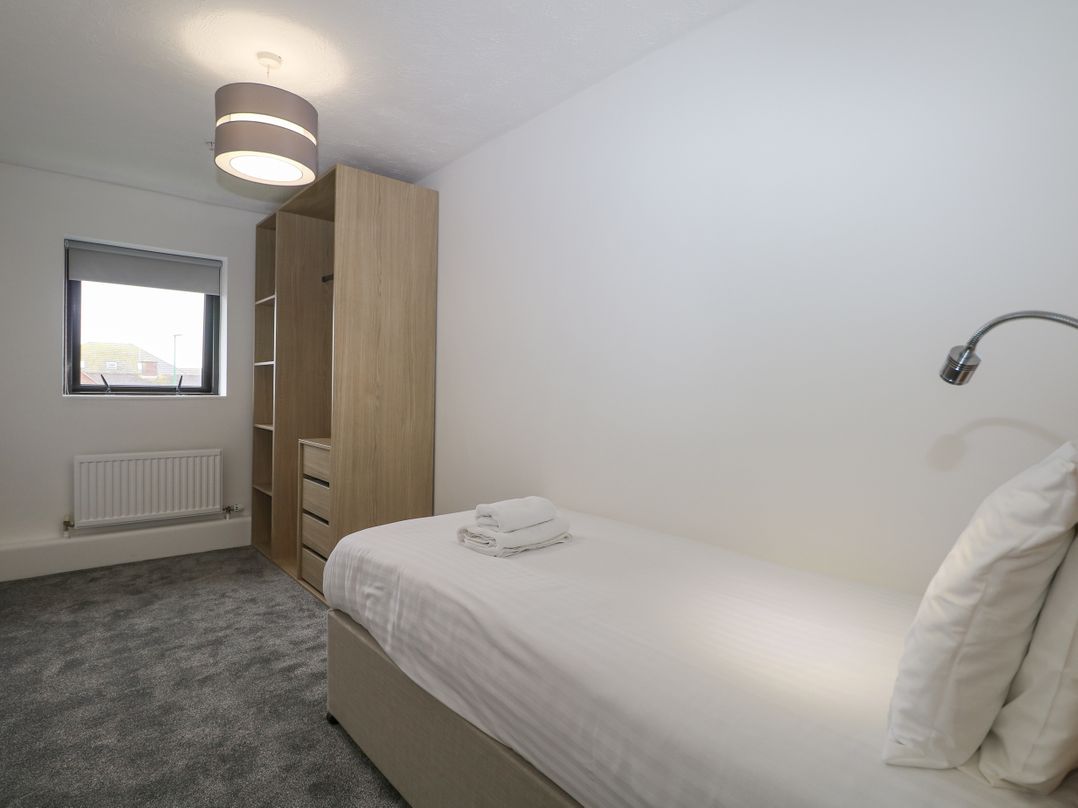 Flat 32 - Marine Court