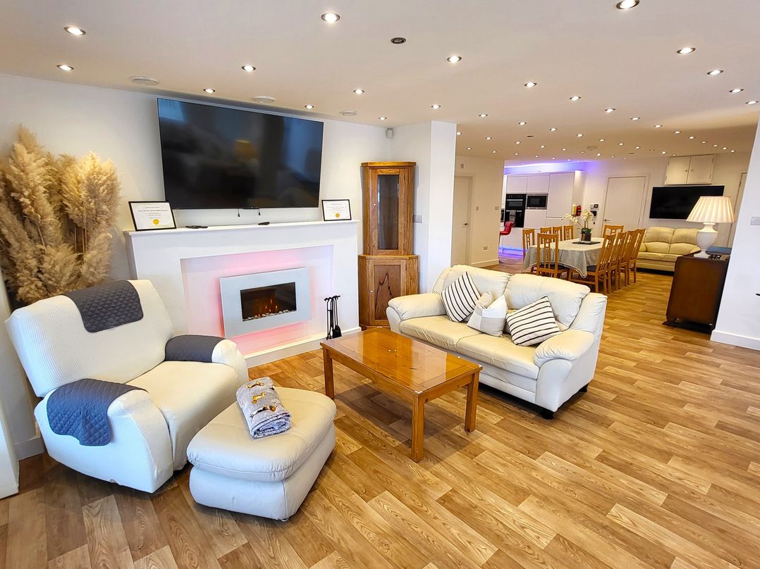 Top Of The Lane Luxury Holiday Apartment