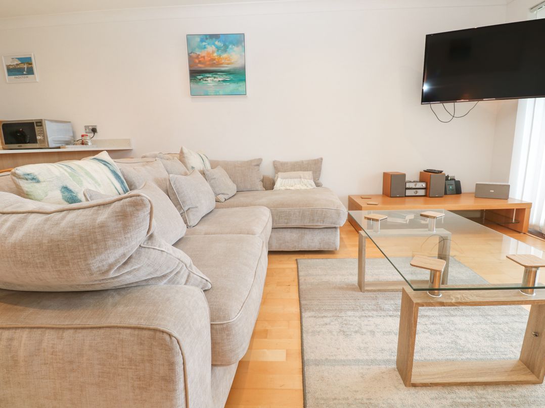 9 Headland Point