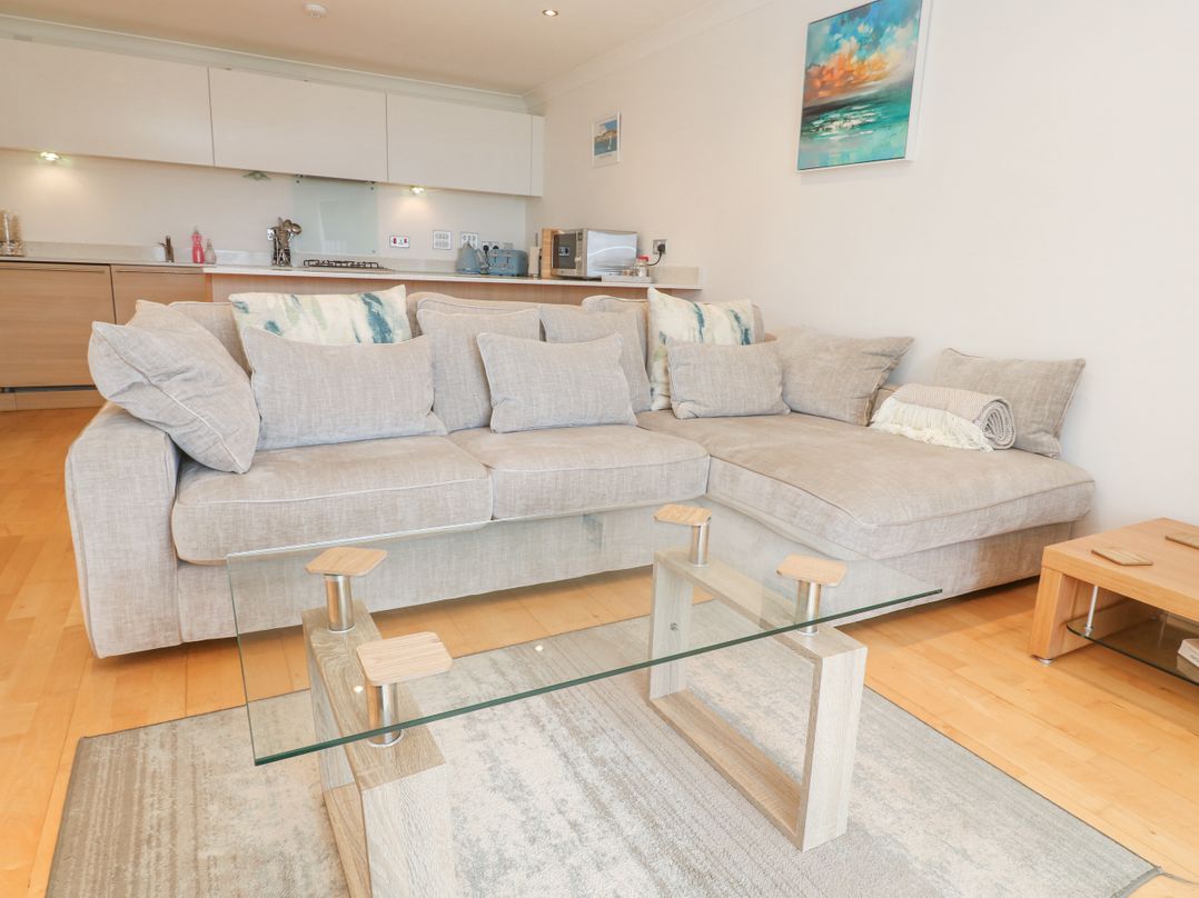 9 Headland Point